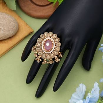 pink alloy ring with glass stone design 2