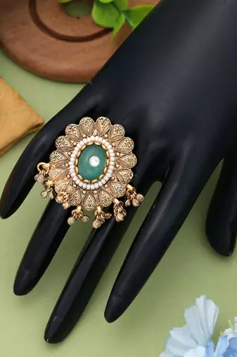 pista green alloy ring with glass stone design