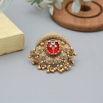 red alloy ring with gold plated stone detail 1