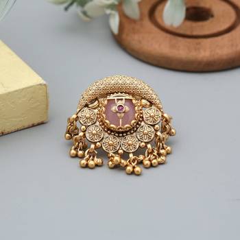 pink alloy ring with gold plated stone detail 1