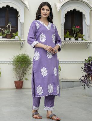 Lavender color beautiful looking rich party kurta set 4