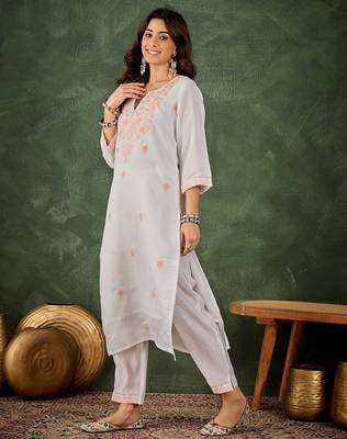 Off white color beautiful looking rich party kurta set 4