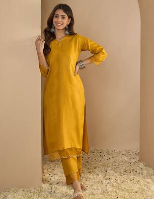 Yellow color beautiful looking rich party kurta set 4