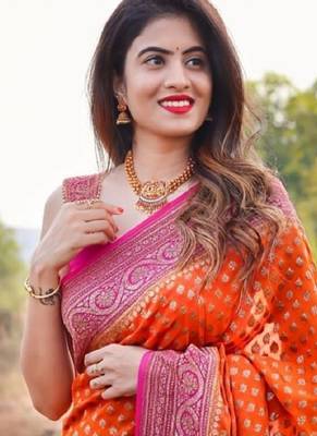 Orange silk blend banarasi saree with unstitched blouse piece 5