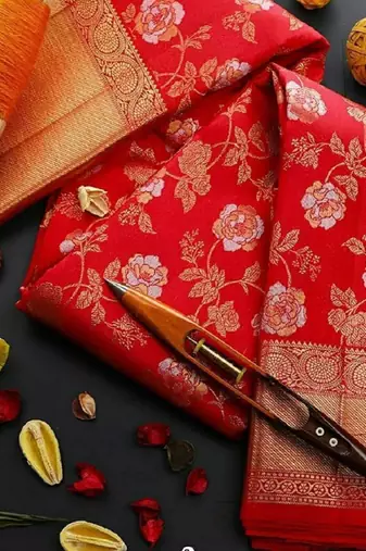 Red silk blend banarasi saree with unstitched blouse piece