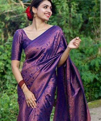 Blue silk blend banarasi saree with unstitched blouse piece 5