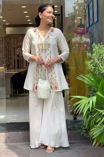 Cream color stylish trendy looking designer kurta set for stylish looks