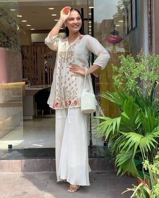 Cream color stylish trendy looking kurta set for stylish looks 2