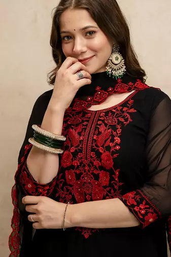 Black color stylish trendy looking designer kurta set for stylish looks