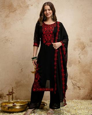 Black color stylish trendy looking kurta set for stylish looks 4