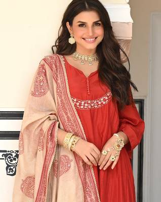 Rust color stylish trendy looking designer kurta set for stylish looks 3