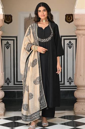 Black color stylish trendy looking designer kurta set for stylish looks