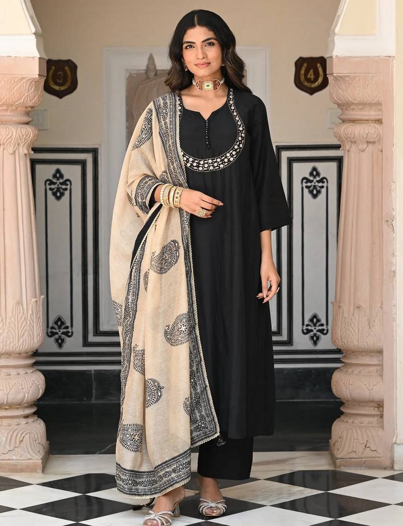 Black color stylish trendy looking designer kurta set for stylish looks