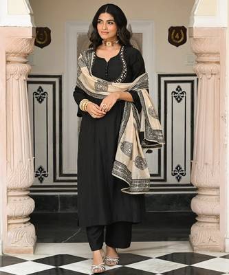Black color stylish trendy looking designer kurta set for stylish looks 2