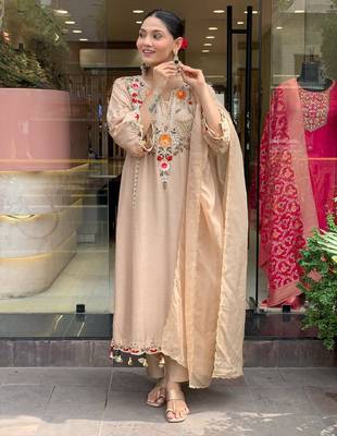 Chiku color stylish trendy looking kurta set for stylish looks 4