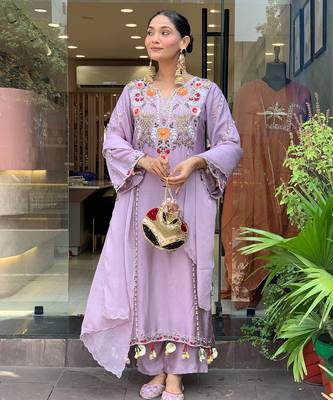 Lavender color stylish trendy looking kurta set for stylish looks 2