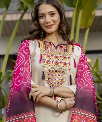 Cream color stylish trendy looking kurta set for stylish looks 3