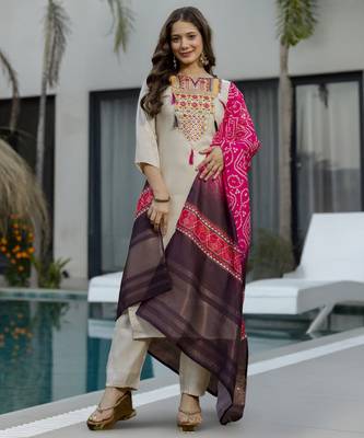 Cream color stylish trendy looking kurta set for stylish looks 4