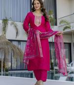 Pink color stylish trendy looking designer kurta set for stylish looks