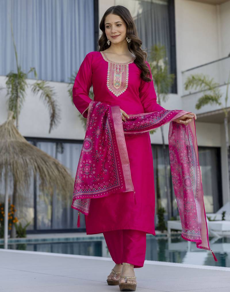 Pink color stylish trendy looking designer kurta set for stylish looks