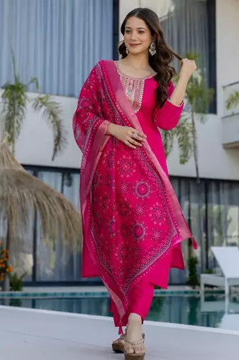 Pink color stylish trendy looking kurta set for stylish looks