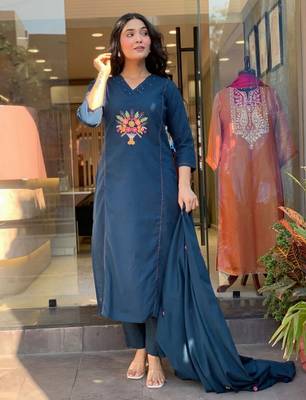 Blue color stylish trendy looking kurta set for stylish looks 1