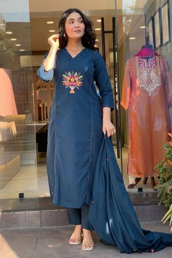 Blue color stylish trendy looking designer kurta set for stylish looks