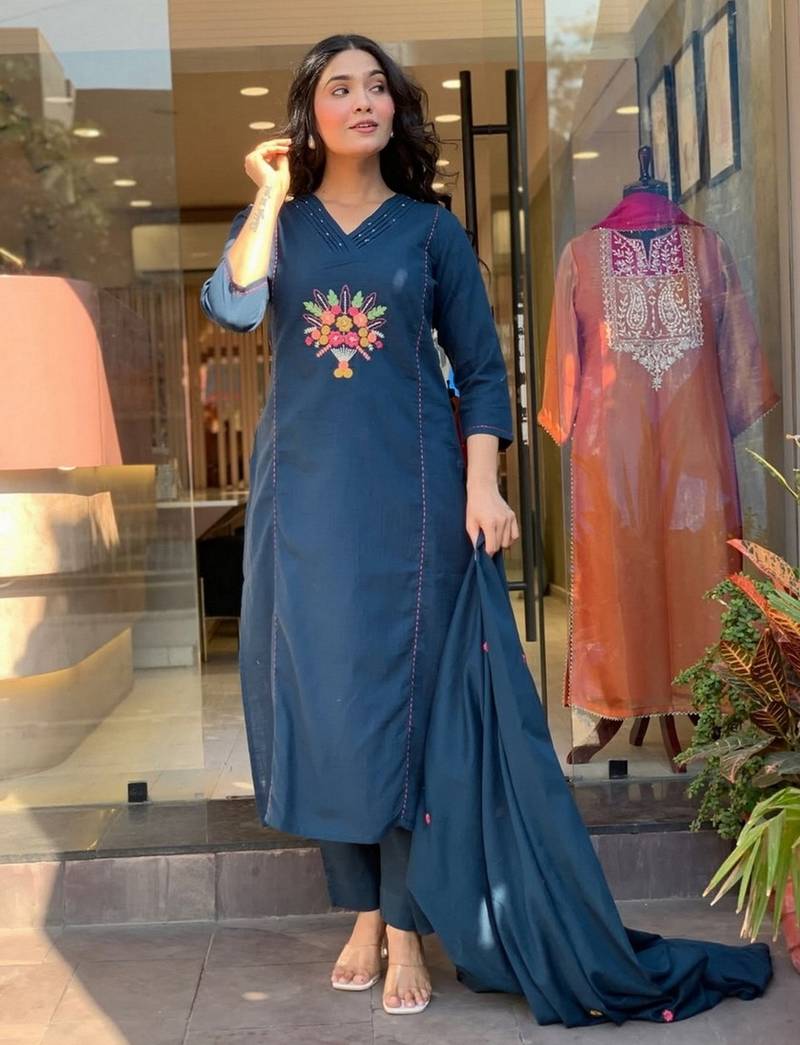 Blue color stylish trendy looking designer kurta set for stylish looks