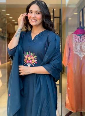 Blue color stylish trendy looking kurta set for stylish looks 3