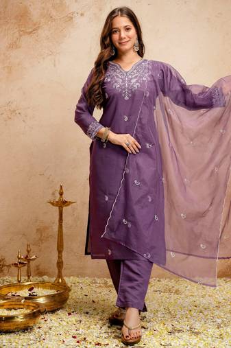 Purple color stylish trendy looking designer kurta set for stylish looks