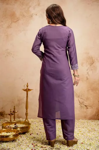 Purple color stylish trendy looking kurta set for stylish looks