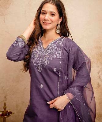 Purple color stylish trendy looking kurta set for stylish looks 3