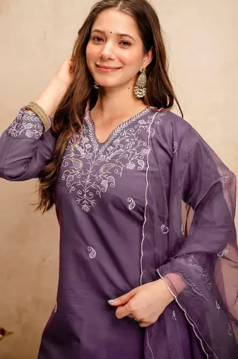 Purple color stylish trendy looking kurta set for stylish looks