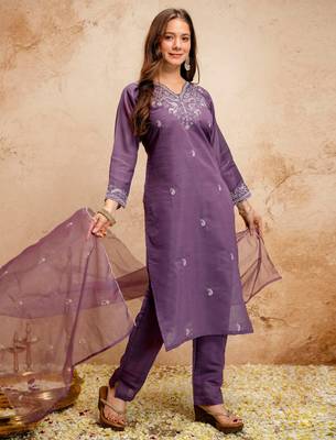 Purple color stylish trendy looking kurta set for stylish looks 4