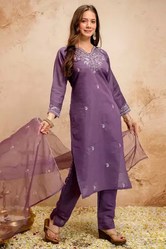 Purple color stylish trendy looking kurta set for stylish looks