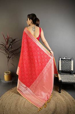 Red banarasi silk checked pattern kanjivaram sarees 4