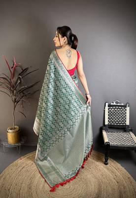 Green banarasi silk zari woven ethnic motifs kanjivaram sarees 4