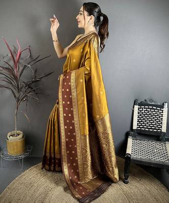 Golden bronze soft silk small floral zari butti gold zari weaving banarasi saree 2
