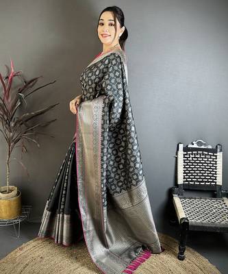 Black banarasi silk geometric butta kanjivaram sarees 2