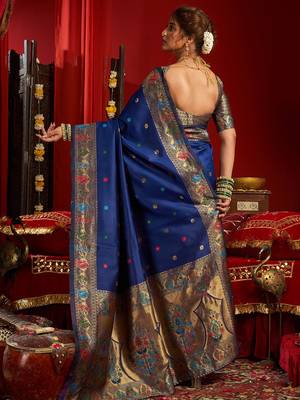 Royal blue silk floral motifs woven work paithani saree 4