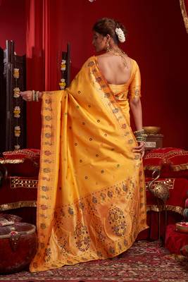 Light orange silk floral motifs woven work paithani saree 3