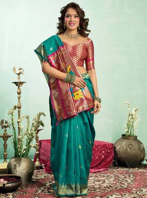 Dark green silk blend peacock motifs weaving paithani saree 3