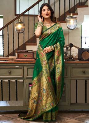 Green silk peacock motifs woven work paithani saree 3