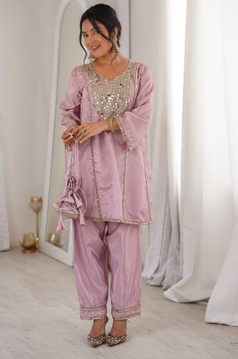 Baby pink embroidered ho designer kurta set with batwa