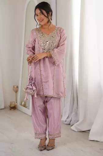 Baby pink embroidered ho designer kurta set with batwa