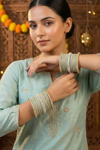 Ethnic pearl kundan set