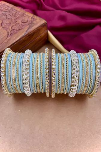 Ethnic pearl kundan set