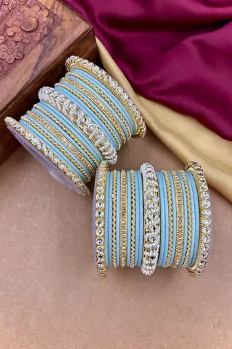 Ethnic pearl kundan set