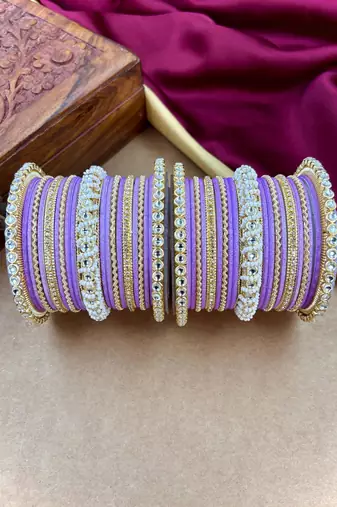 Ethnic pearl kundan set