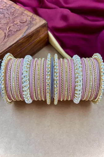 Ethnic pearl kundan set